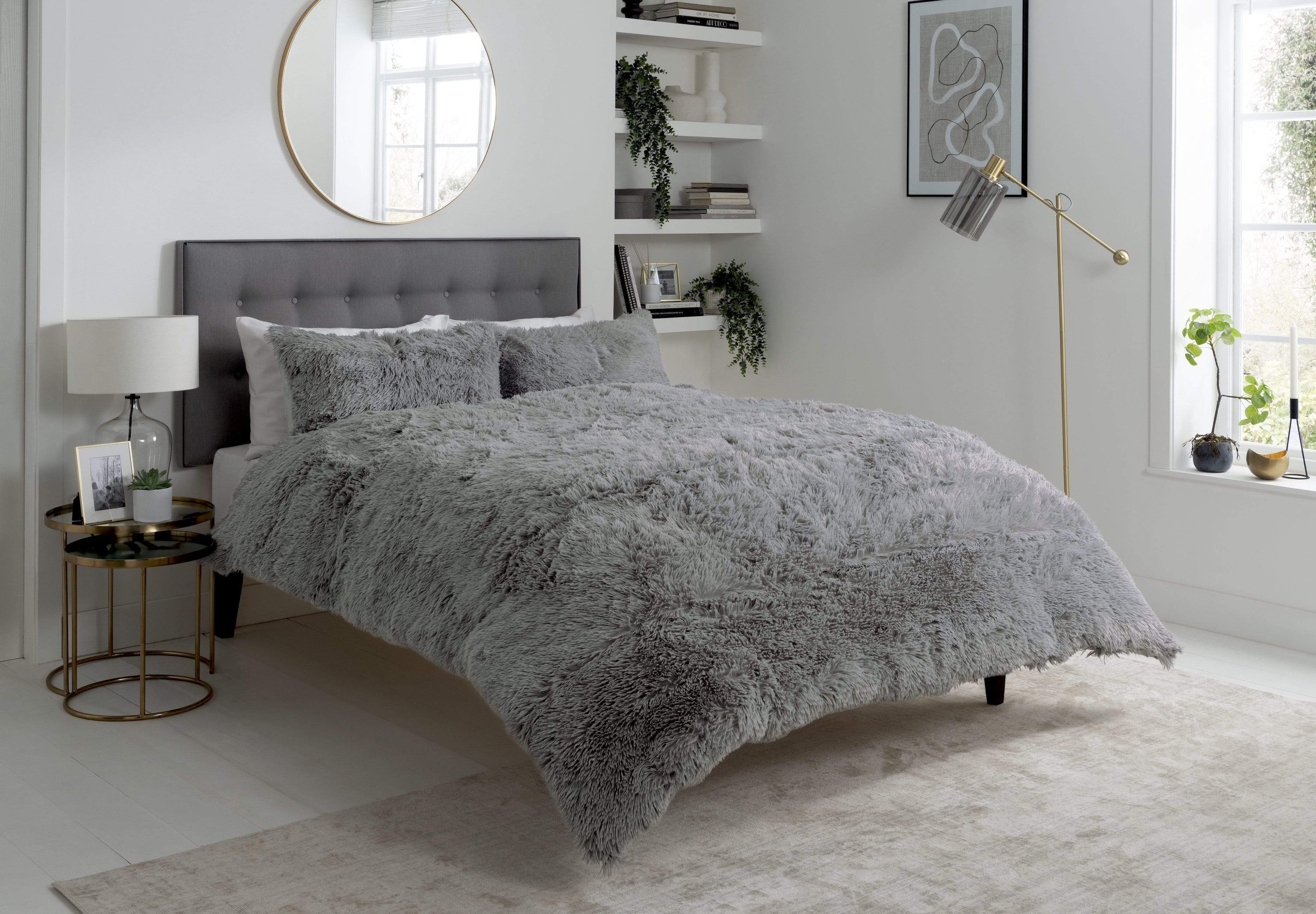 Snuggle & Cuddle Faux Fur Duvet Set for Winter Comfort Extra Soft Long Pile Bedding Available in Multiple Sizes and Elegant Colours
