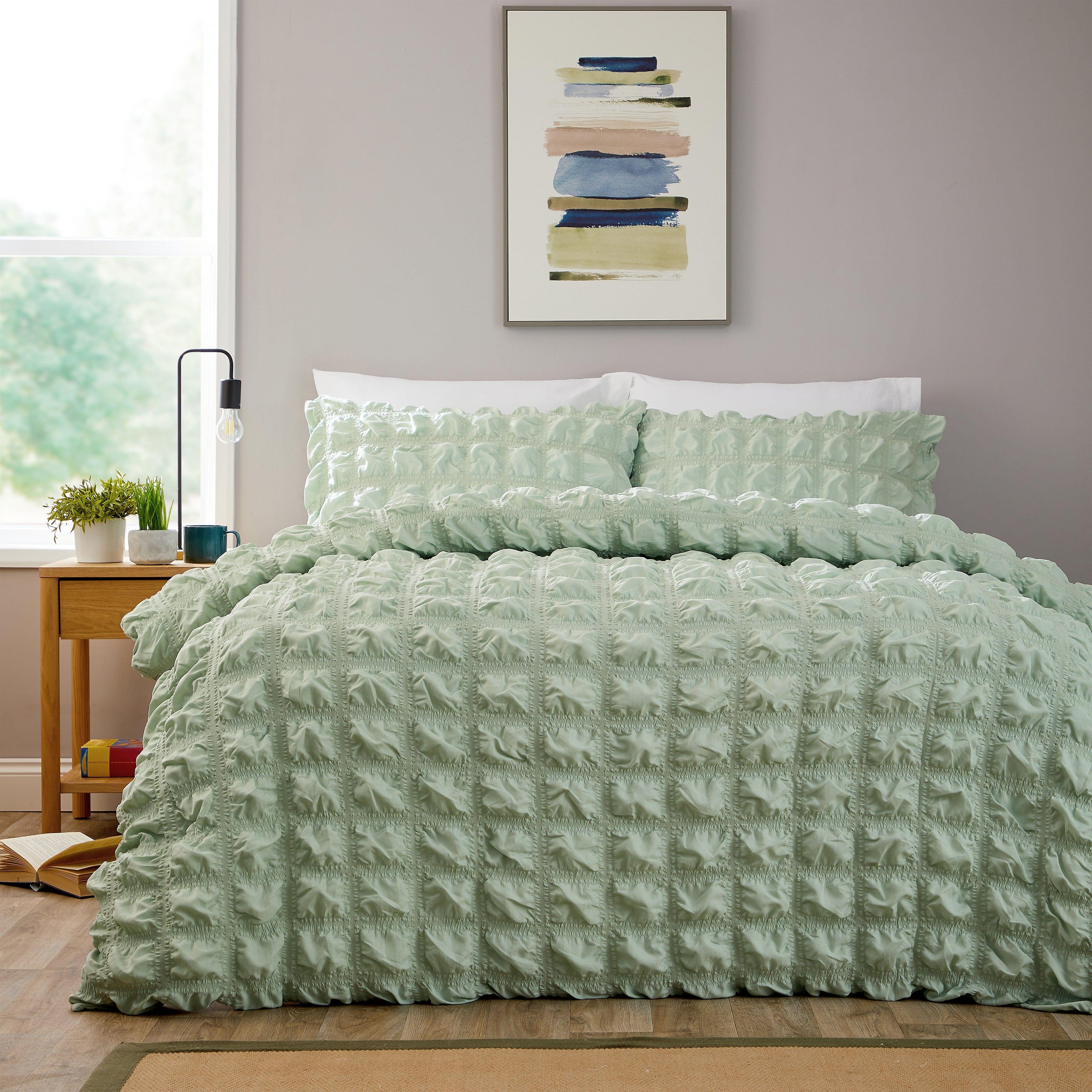 Textured Pintuck Ruffles Pleated Microfibre Duvet Cover Sets with Pillowcases Soft Breathable Easy Care Bedding Set Quilt Covers