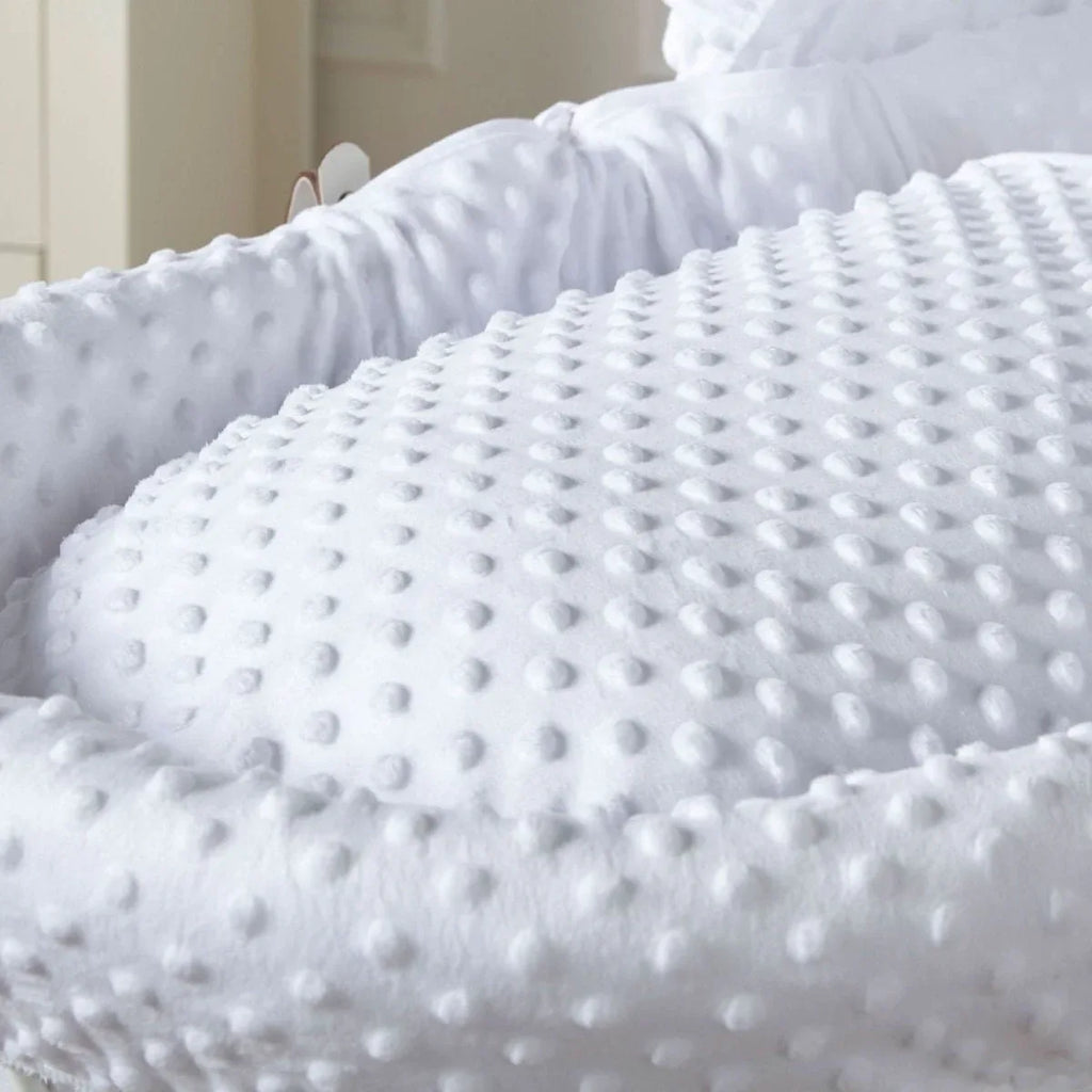 White Dimple White Wicker Baby Moses Basket With Stand - Bobobiy