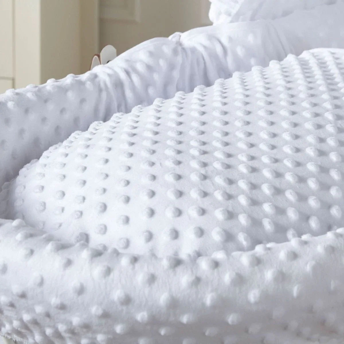 White Dimple White Wicker Baby Moses Basket With Stand - Bobobiy