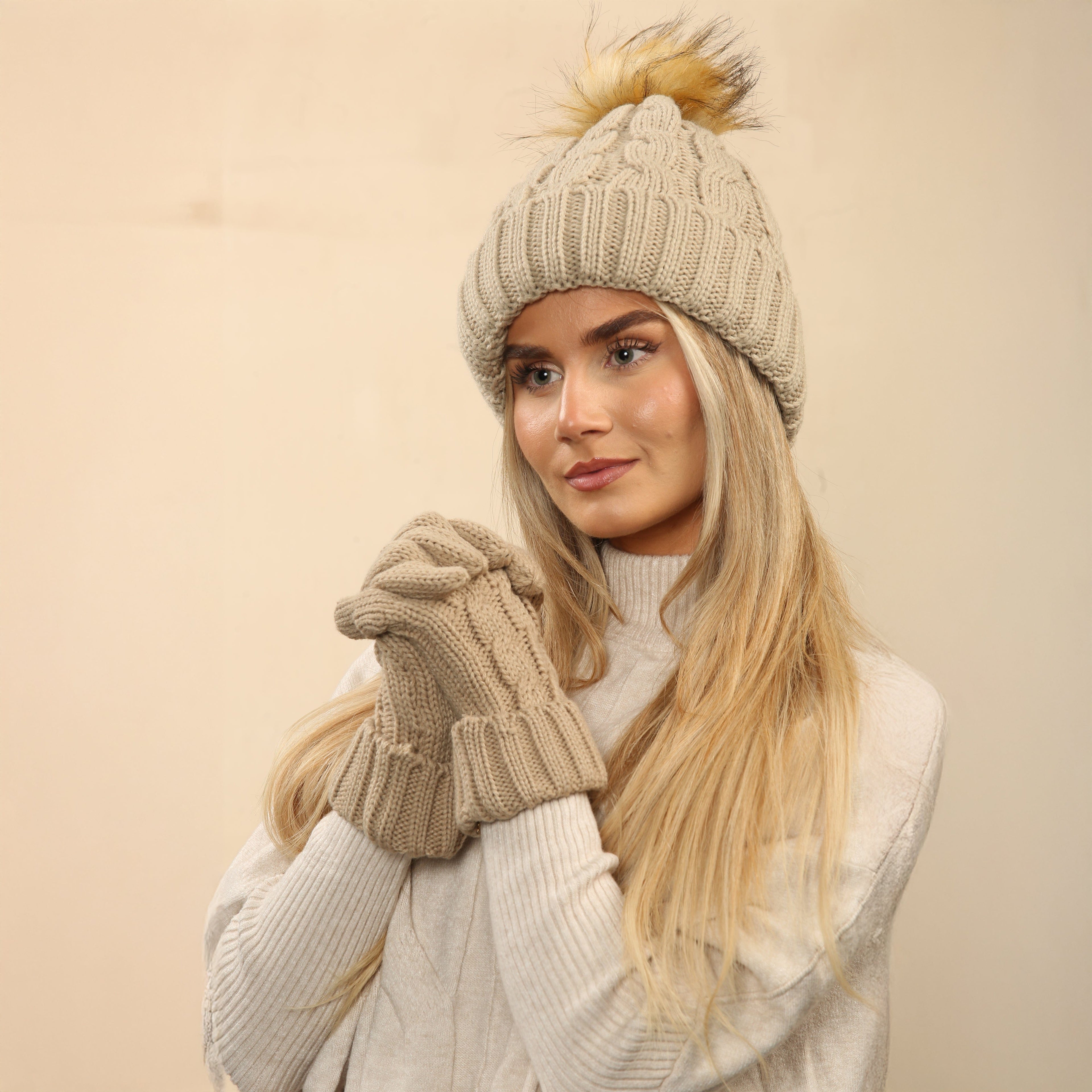 Women's Cream Chunky Knit Winter Hat & Gloves Set Faux Fur Pom Pom Warm & Stylish Beanie for Ladies