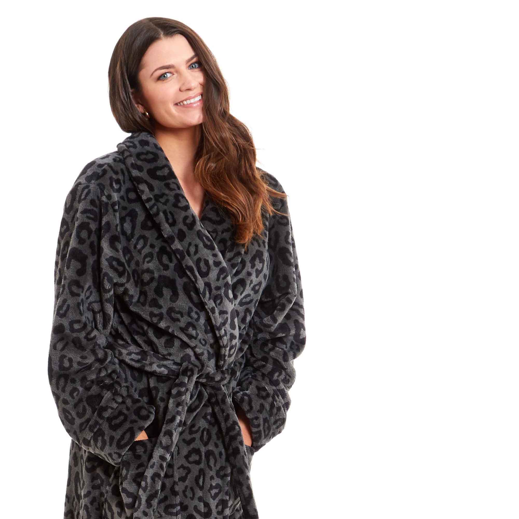 Women's Ultra-Soft Black Leopard Plush Fleece Bath Robe Warm Flannel Loungewear for Home Spa Gym Hotel Chic Animal Print